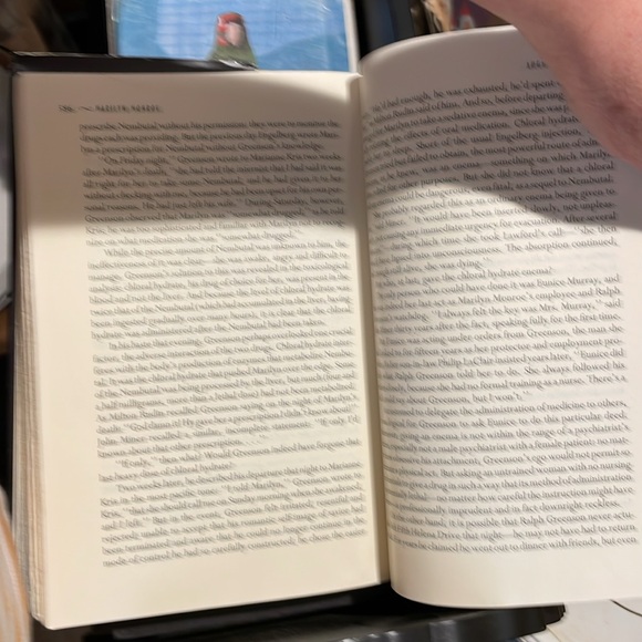 Marylin Monroe Hard Cover biography  book - Picture 6 of 9